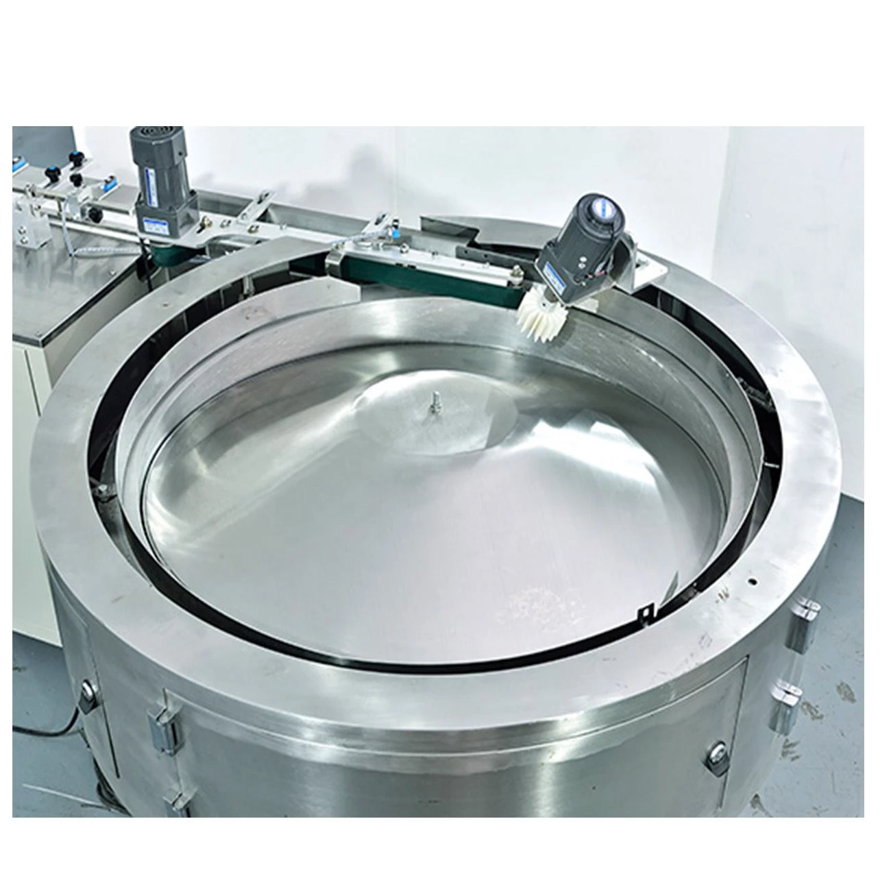 full automatic packaging line with turntable turntable packaging machine line for Chinese doughnut.jpg